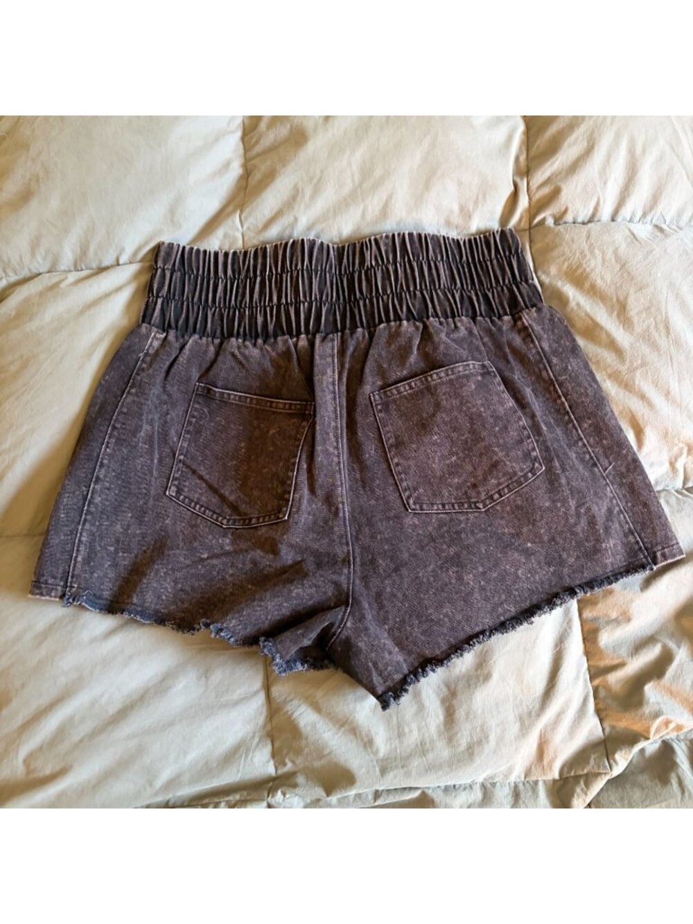 Women Acid Wash Shorts Size L NWT - Picture 3 of 5